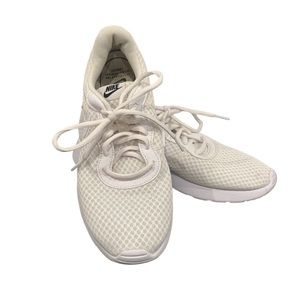 Women's Nike Tanjun White/White-White 812655-110 Size 9